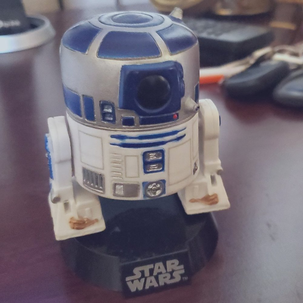 Star Wars R2-D2 Collector Edition Bobblehead Figurine needs a new loving home